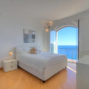 attico-stupenda-vista-mare-a-verezzi.hotelitalianriviera.com/